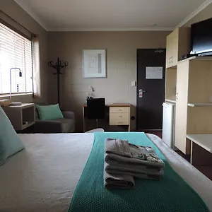 Motel Oasis, Childers